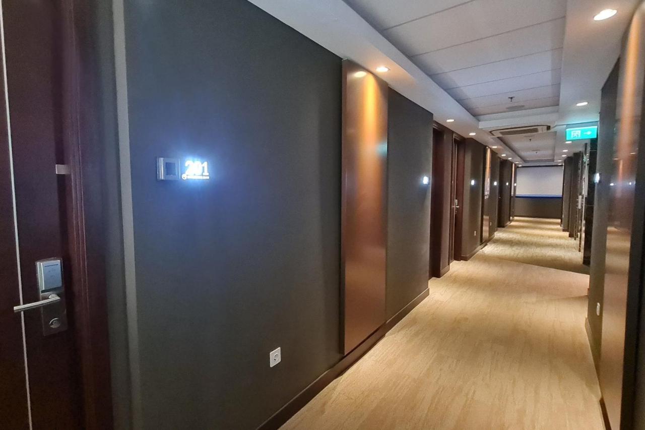 Fox Lite Grogol Jacarta Exterior foto